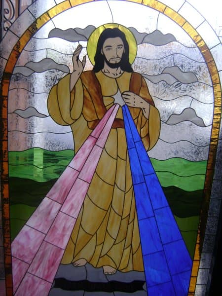 Vitral Religioso con Halo Dorado